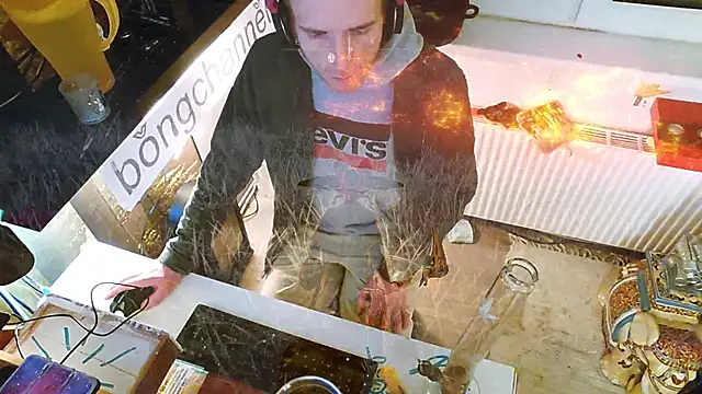 Snapshot of BongChannel chatting on February 1, 10:13 pm BongChannel online show from February 1, 10:13 pm