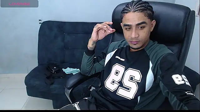 dominic brandd23 online show from December 1, 4:26 am