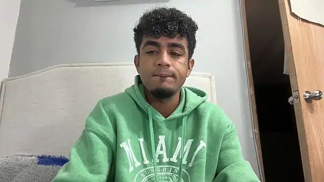 dominic brandd23 online show from November 11, 8:08 am