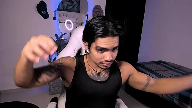 Snapshot of Young_laroi chatting on December 22, 11:52 pm Young laroi online show from December 22, 11:52 pm