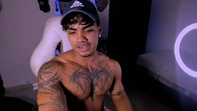 Snapshot of Young_laroi chatting on January 28, 3:36 am Young laroi online show from January 28, 3:36 am