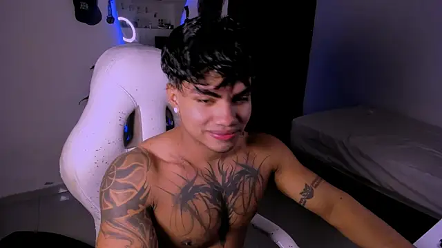 Snapshot of Young_laroi chatting on January 18, 4:30 am Young laroi online show from January 18, 4:30 am