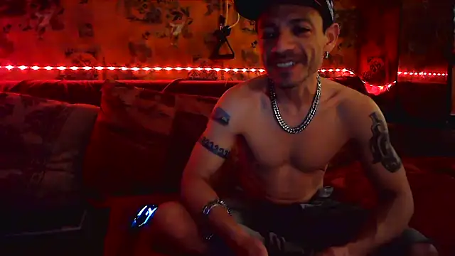 Snapshot of Tony_Torrente chatting on January 4, 5:27 am Tony Torrente online show from January 4, 5:27 am