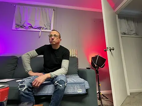 mouser21212 online show from March 5, 7:06 pm