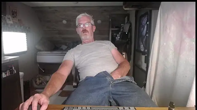 Di9ital069 online show from October 14, 5:20 pm