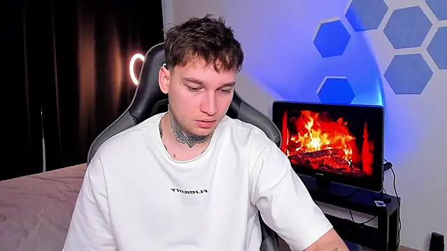 Chris Tyson online show from December 5, 7:37 am