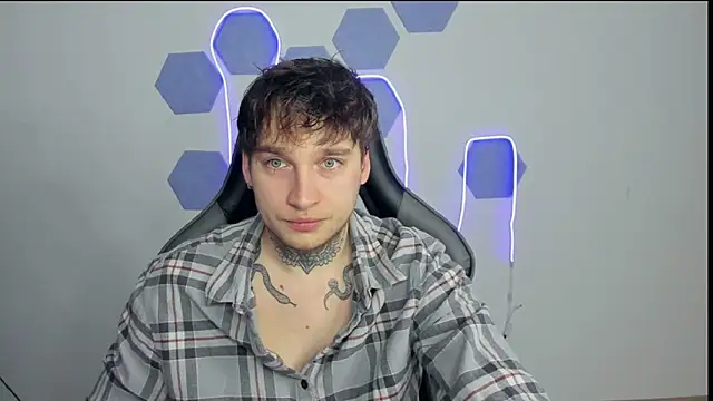Snapshot of Chris_Tyson chatting on December 17, 12:34 am Chris Tyson online show from December 17, 12:34 am