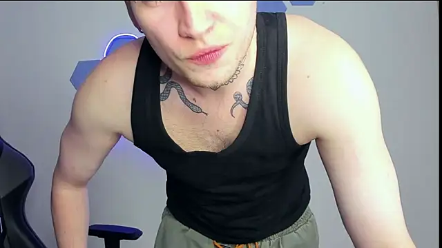Snapshot of Chris_Tyson chatting on December 7, 6:59 pm Chris Tyson online show from December 7, 6:59 pm
