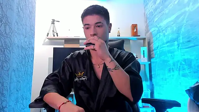 EdwardRoss  online show from February 6, 11:23 pm