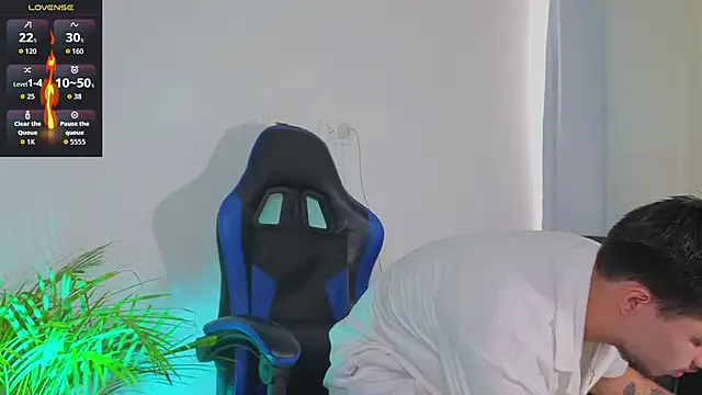 EdwardRoss  online show from February 19, 9:44 pm