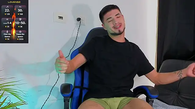 EdwardRoss  online show from December 15, 9:23 pm