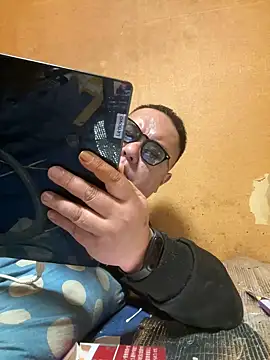 punk0805 online show from March 17, 11:57 am