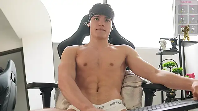 Max cortes1 online show from October 20, 4:11 pm