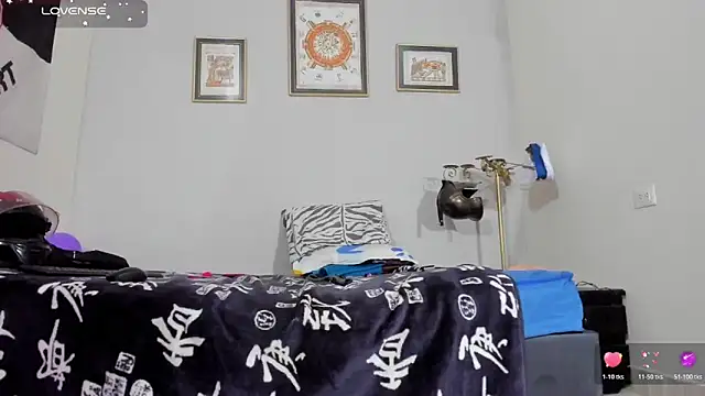 AlejoKhalifa  online show from November 9, 10:19 am