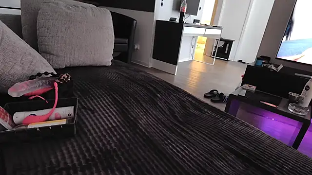 Snapshot of Hot_ToyBoy6974 chatting on March 14, 6:53 am Hot ToyBoy6974 online show from March 14, 6:53 am