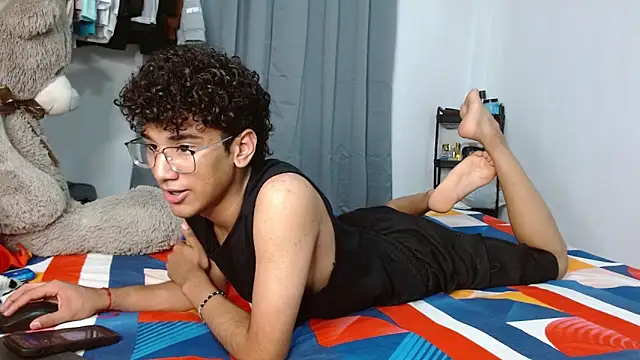 harrytwink18 online show from February 9, 3:05 pm