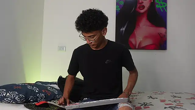 harrytwink18 online show from December 20, 1:22 pm