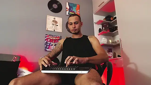 MagnusFrost online show from December 18, 3:47 am