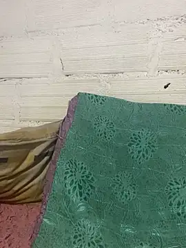 Larry-n-clouds online show from November 26, 3:31 am