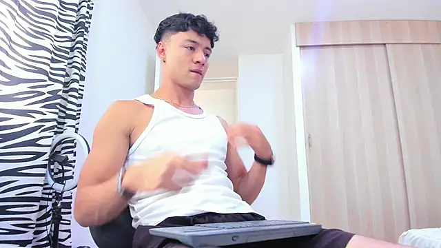 Sebastian-Dash online show from February 8, 7:59 pm