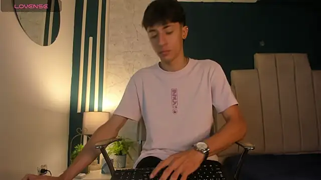 Snapshot of AlessandroDybala chatting on January 2, 12:03 pm AlessandroDybala online show from January 2, 12:03 pm