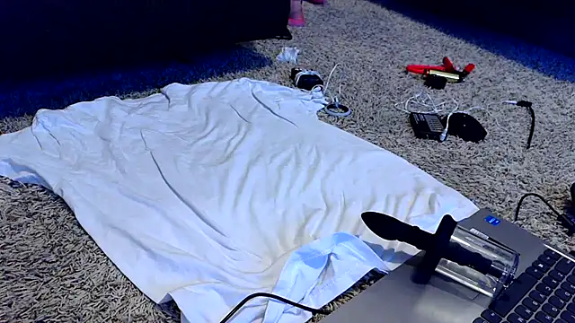 femgui69 online show from November 5, 9:28 pm