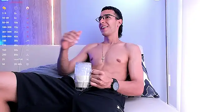 SymonPrince online show from November 2, 4:44 pm