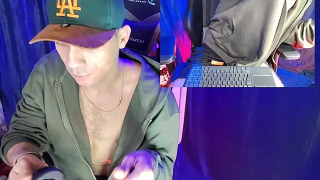 Snapshot of sexyboycolombi4 chatting on February 15, 7:27 am sexyboycolombi4 online show from February 15, 7:27 am