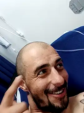 Snapshot of fire_menxxx001 chatting on December 18, 4:09 am fire menxxx001 online show from December 18, 4:09 am