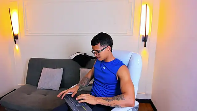 Paradise boy s online show from April 8, 8:28 pm