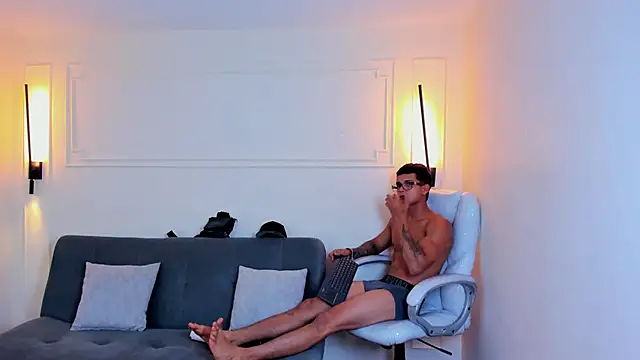 Snapshot of Paradise_boy_s chatting on September 19, 10:31 pm Paradise boy s online show from September 19, 10:31 pm