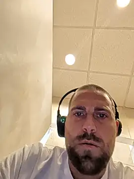 jwiththethickone413 online show from August 7, 7:42 pm
