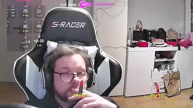 larsgessner30 online show from November 11, 8:47 pm