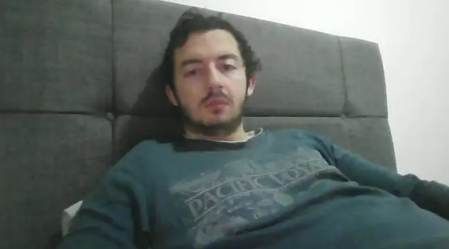 Snapshot of laynufff chatting on February 7, 6:24 am laynufff online show from February 7, 6:24 am