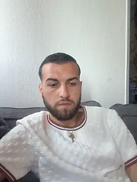 lucasb17 online show from April 18, 4:19 pm