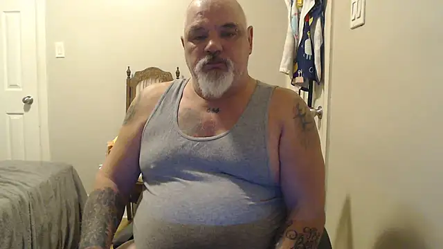 Snapshot of Newfiesausage1972 chatting on March 8, 11:11 am Newfiesausage1972 online show from March 8, 11:11 am