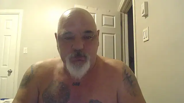Snapshot of Newfiesausage1972 chatting on March 23, 8:59 am Newfiesausage1972 online show from March 23, 8:59 am