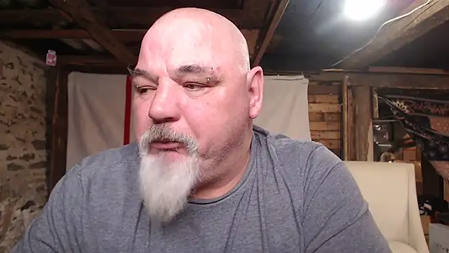 Newfiesausage1972 online show from February 17, 4:50 pm