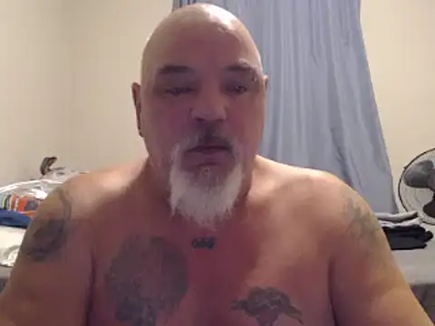 Snapshot of Newfiesausage1972 chatting on December 30, 11:04 am Newfiesausage1972 online show from December 30, 11:04 am