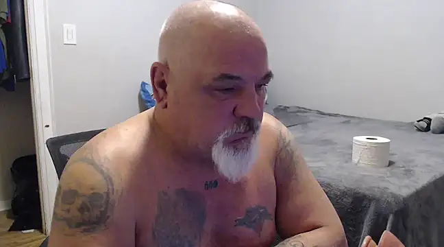 Snapshot of Newfiesausage1972 chatting on December 5, 9:50 pm Newfiesausage1972 online show from December 5, 9:50 pm