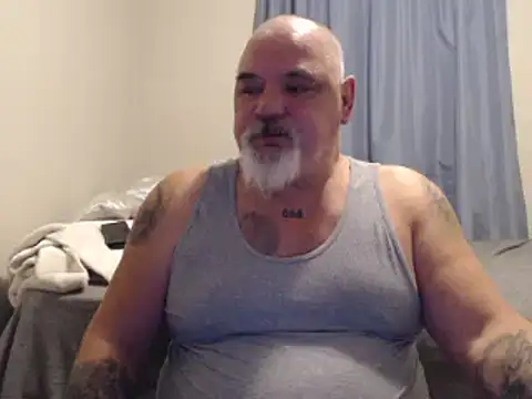 Snapshot of Newfiesausage1972 chatting on January 14, 12:24 pm Newfiesausage1972 online show from January 14, 12:24 pm