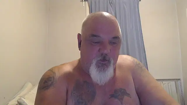 Snapshot of Newfiesausage1972 chatting on October 19, 7:28 pm Newfiesausage1972 online show from October 19, 7:28 pm