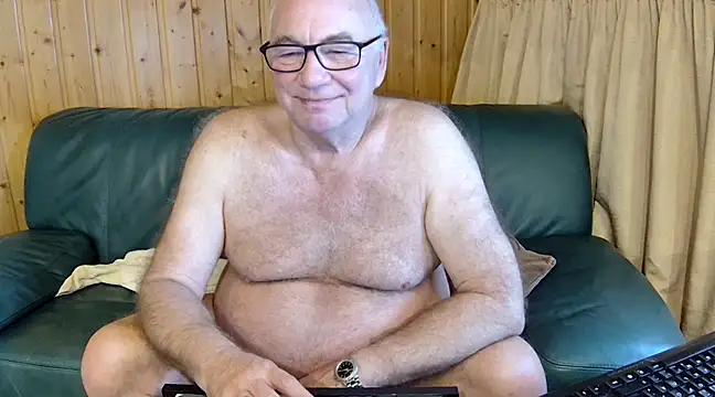 Snapshot of biggandybig chatting on February 6, 9:53 am biggandybig online show from February 6, 9:53 am