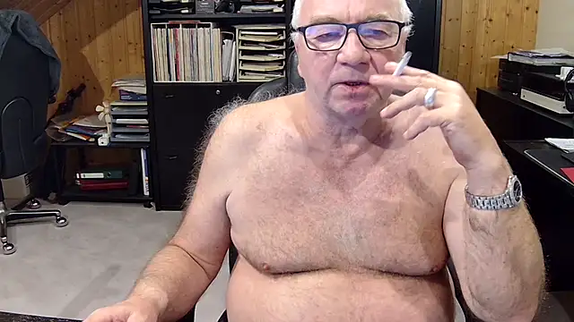 Snapshot of biggandybig chatting on January 8, 11:52 pm biggandybig online show from January 8, 11:52 pm
