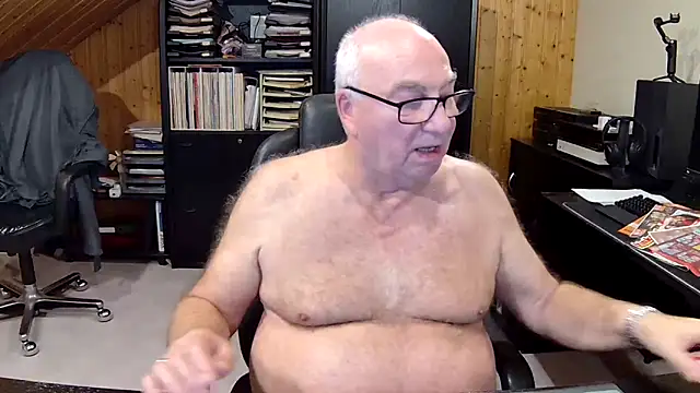 Snapshot of biggandybig chatting on December 17, 4:43 pm biggandybig online show from December 17, 4:43 pm