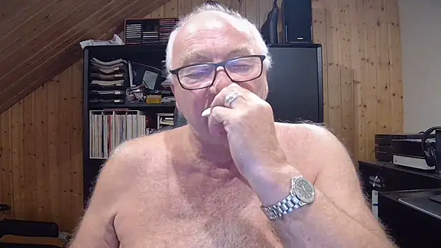 Snapshot of biggandybig chatting on September 28, 2:09 am biggandybig online show from September 28, 2:09 am
