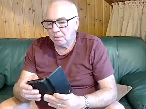 Snapshot of biggandybig chatting on February 22, 8:50 am biggandybig online show from February 22, 8:50 am