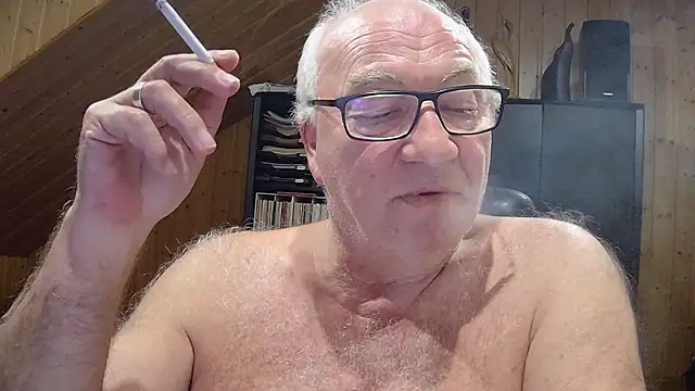 Snapshot of biggandybig chatting on October 10, 10:46 pm biggandybig online show from October 10, 10:46 pm