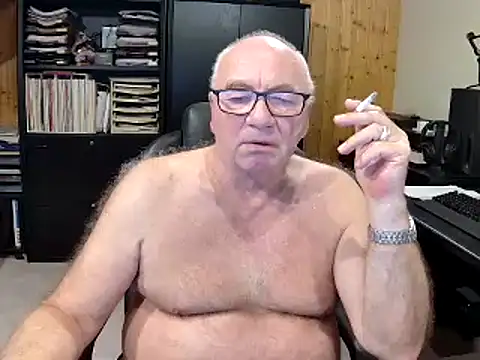 Snapshot of biggandybig chatting on December 16, 10:45 pm biggandybig online show from December 16, 10:45 pm