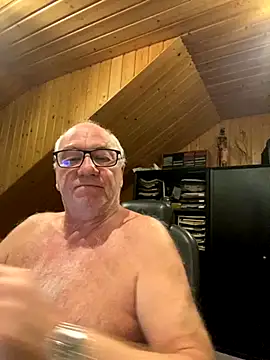 Snapshot of biggandybig chatting on September 22, 9:58 pm biggandybig online show from September 22, 9:58 pm